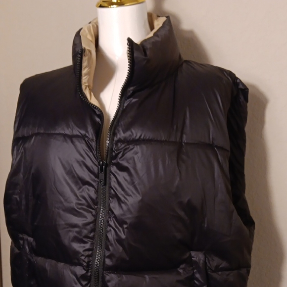 NEW! Women's Black Puffer Vest - Picture 2 of 8